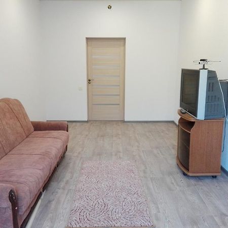 Apartment On Kryvorizhstal Street 35-24 Krivoy Rog Bagian luar foto