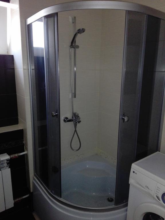 Apartment On Kryvorizhstal Street 35-24 Krivoy Rog Bagian luar foto