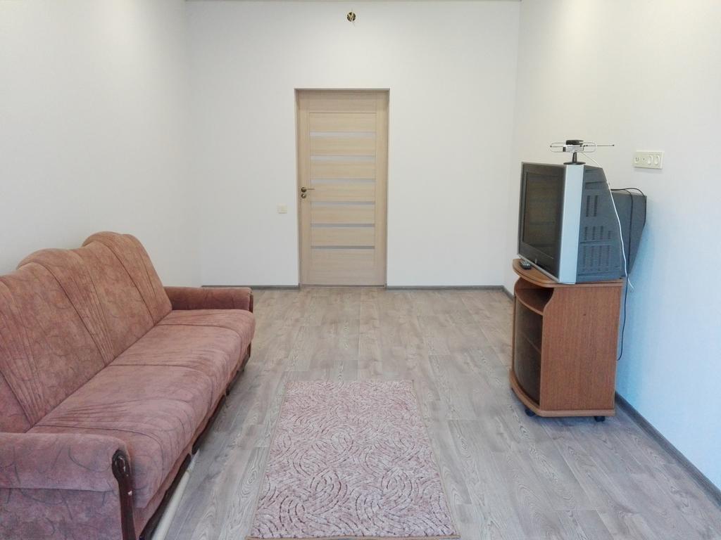 Apartment On Kryvorizhstal Street 35-24 Krivoy Rog Bagian luar foto